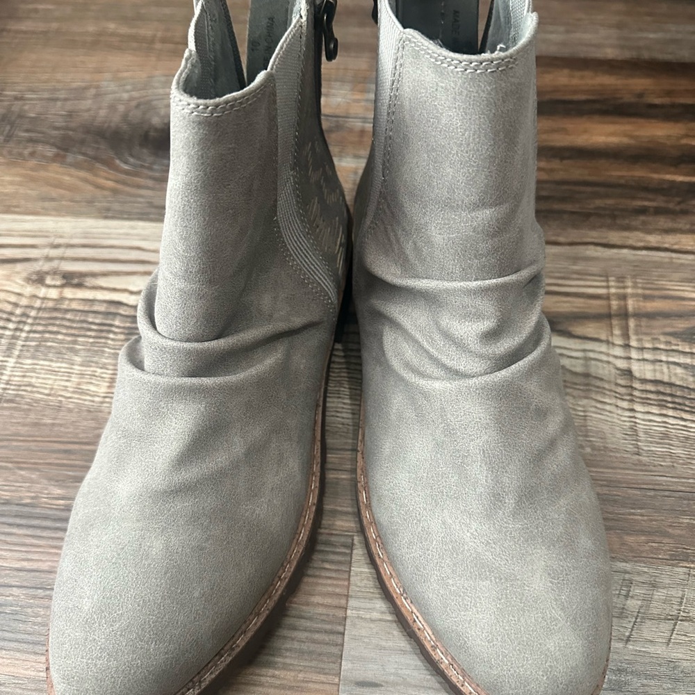 Women’s size 10 blowfish booties